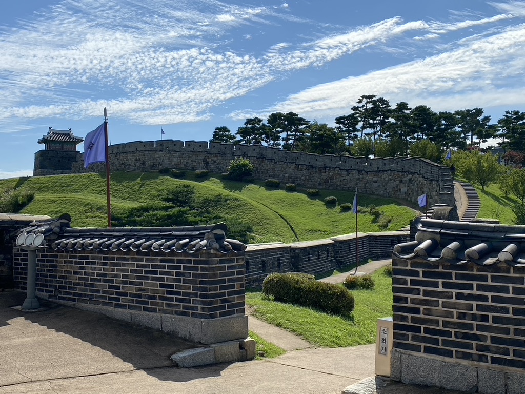 guide tourisme vacances voyage culture découverte forteresse chateau corée du sud suwon