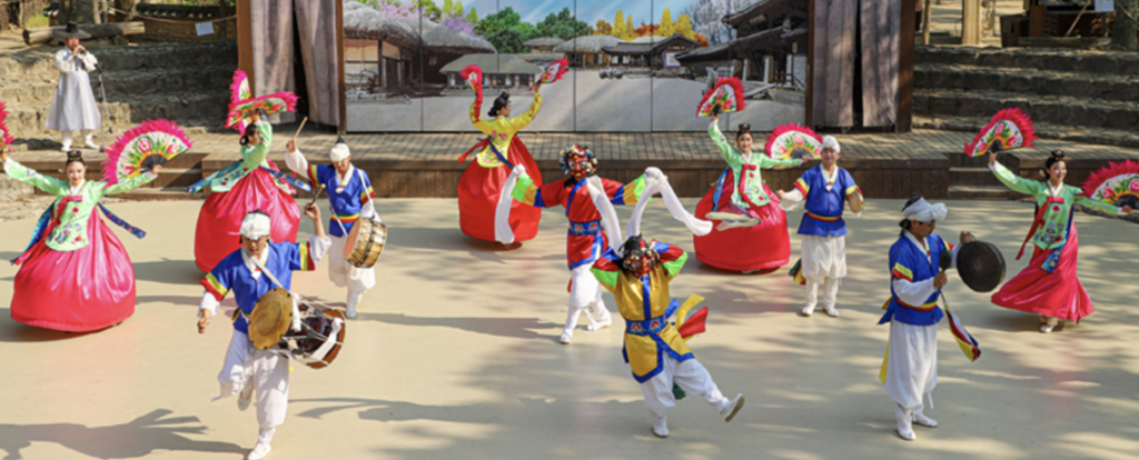 guide tourisme spectacle danse traditionnel k-drama yongin village folk hanok maisons corée du sud comment choisir hôtel activité