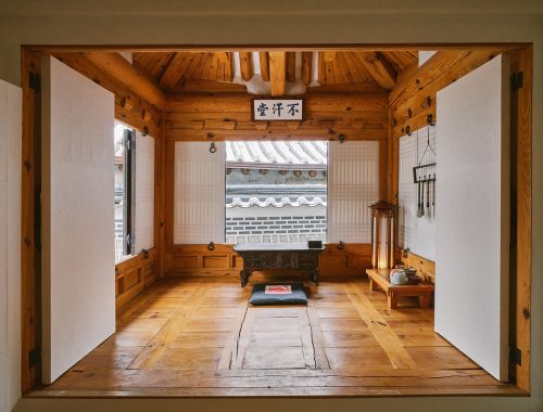 guide meilleurs hôtels traditionnels logement hanoks séoul maison traditionnelle coréenne en bois bukcheon culture authenticité avis conseil réservation louer airbnb guesthouse