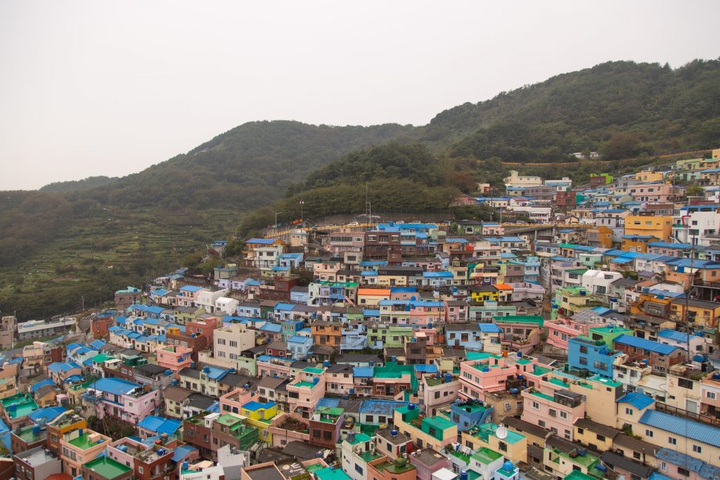 guide visite busan en 2 jours village culturel de gamcheon maisons colorées petit prince spot photo instagram histoire